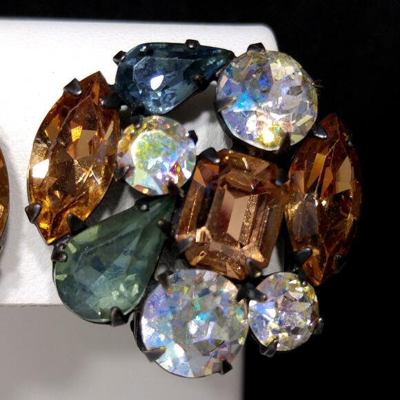 Weiss Blue Green Topaz Rhinestone Earrings, Clip Antique Gold Plate, 1950s - Picture 6 of 10